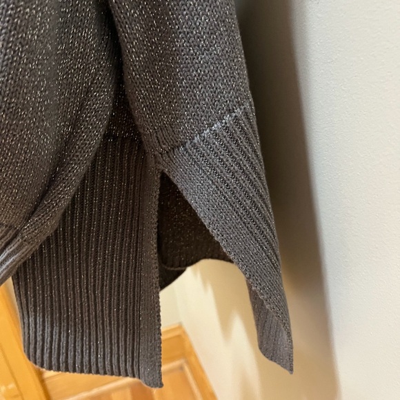 GAP NWT Split-Hem Turtleneck Silver Lurex Chunky Knit Sweater Size M - Picture 8 of 10